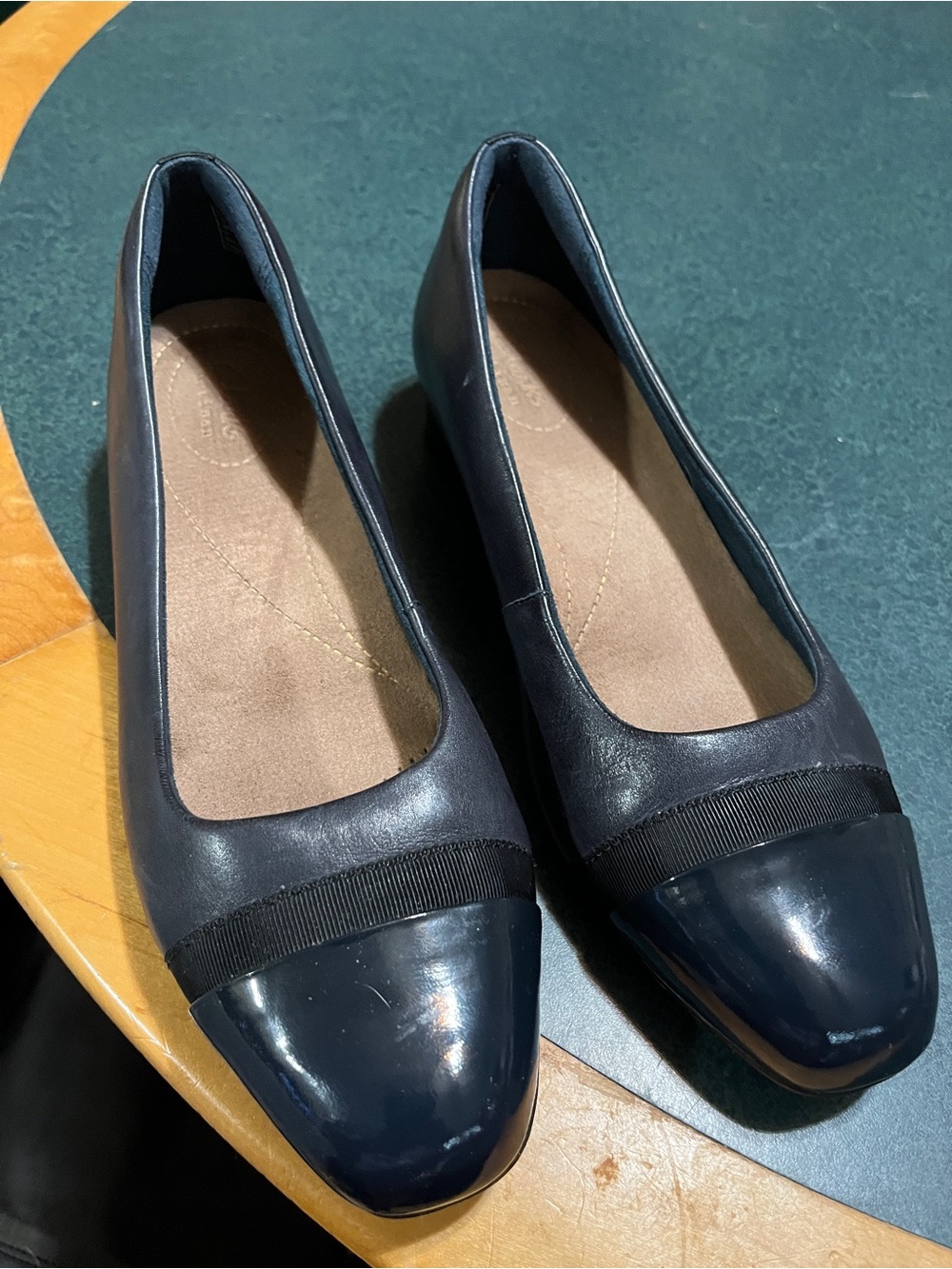 Clark's artisanWomen’s Navy Cap-Toe 8